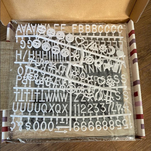 XO Sienna-NWT Felt Message Board - Picture 10 of 10